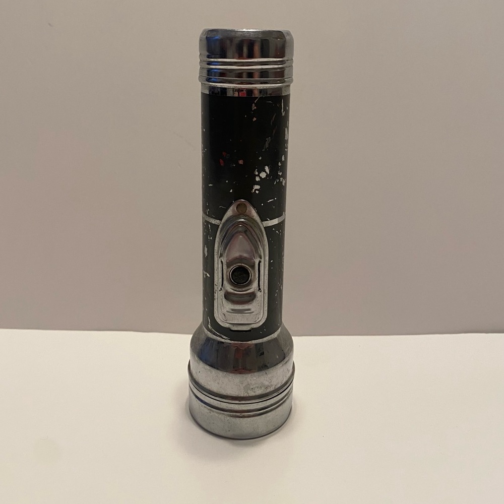Vintage Burgess Satellite Bulb Flash Light Made is USA